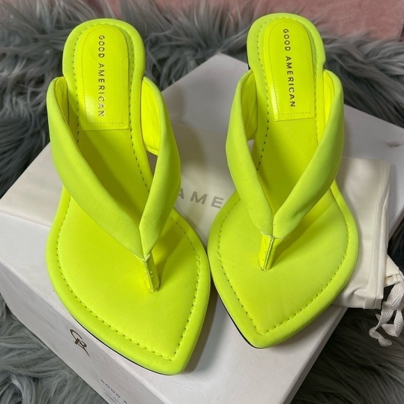 Good American Clear Wedge Thong Sandals in Chartreuse size 7 - Picture 7 of 16